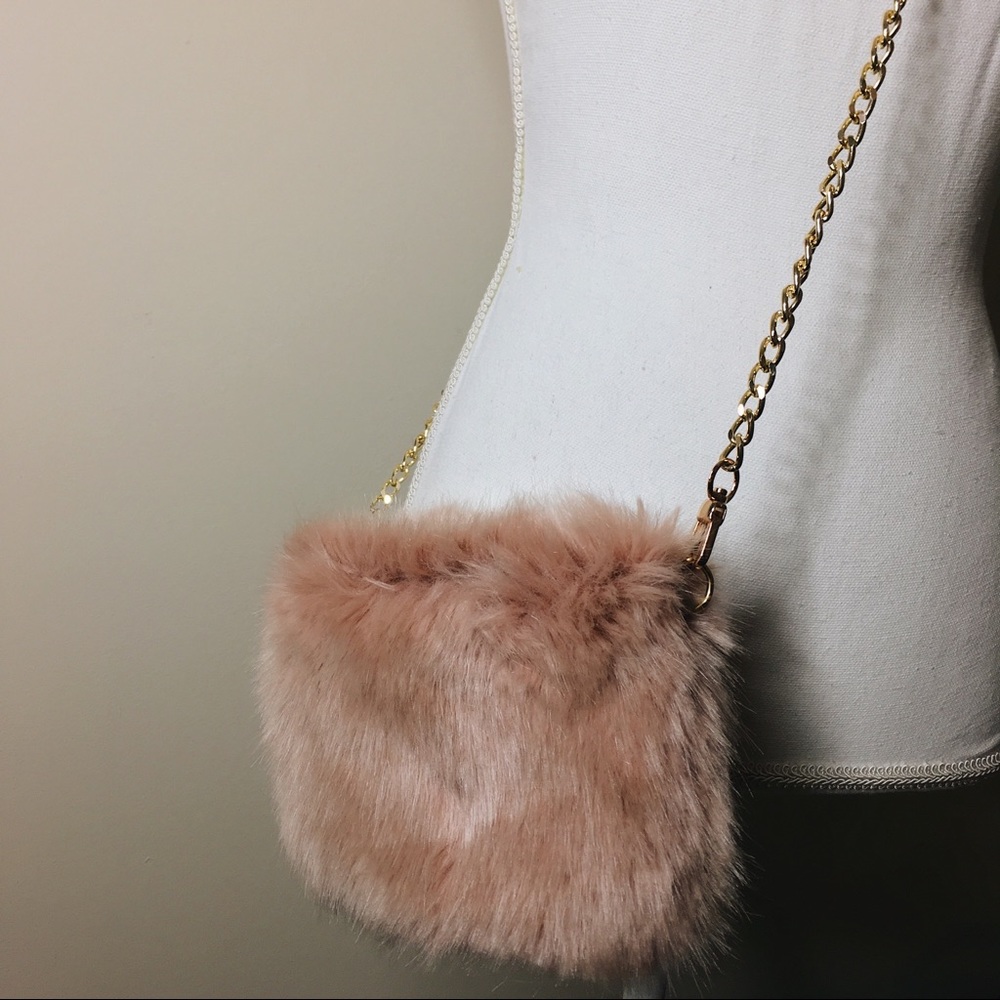 🌷 Blush Faux Fur Cross Body 🌷